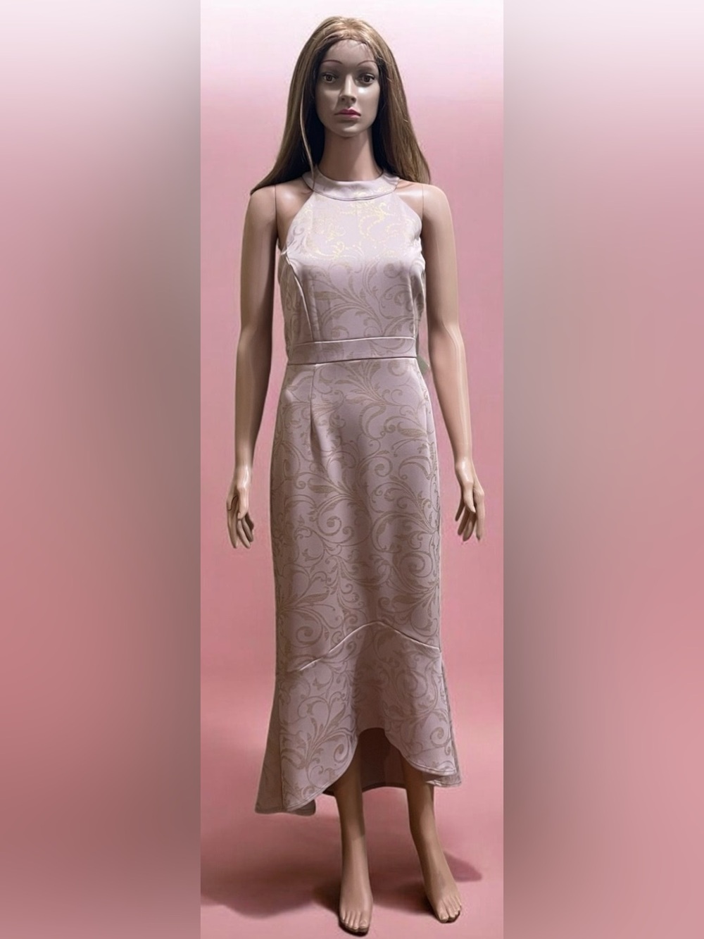 En Focus Studio in an elegant Floral Jacquard Sheath Dress in Blush and Gold
